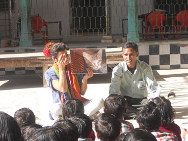 Vets teaching kids in outdoor classroom