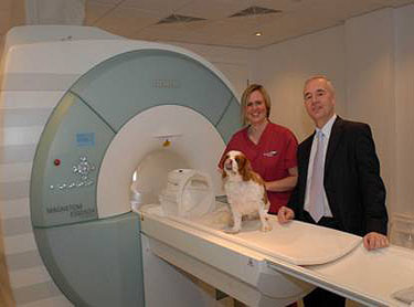The MAGNETOM® ESSENZA from Siemens Healthcare at the University of Glasgow Small Animal Hospital. (Left to right): Gillian Cameron, Radiographer; James Weir, Regional Sales Manager at Siemens Healthcare.