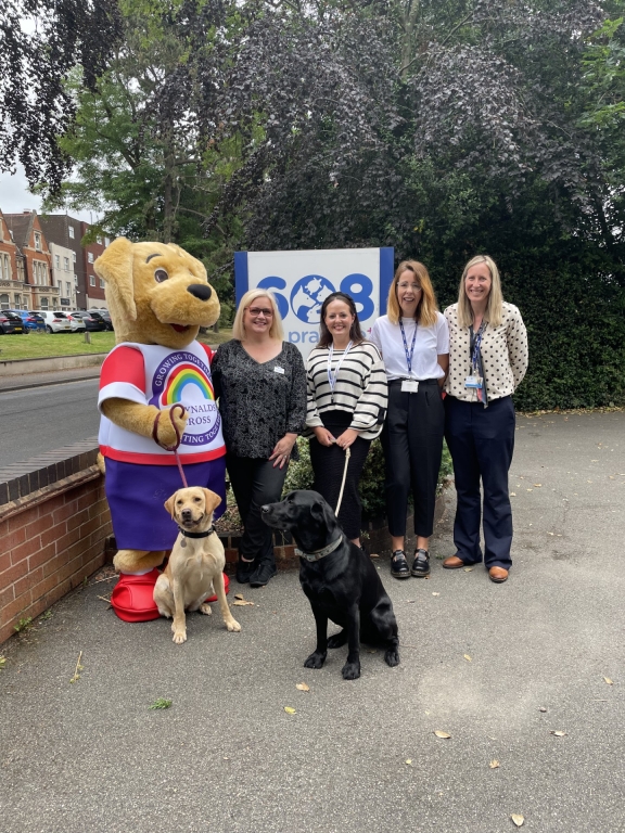 (l-r): Rebecca Ray (mascot / Reynalds Cross), Lindsey Whitburn (608 Vet Practice), Laura Doddato (Linnaeus), Cara Rose (Reynalds Cross) and Dawn Brettell (Reynalds Cross)
