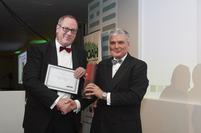 Chris Taylor (left) receiving his award from Phil Sketchley