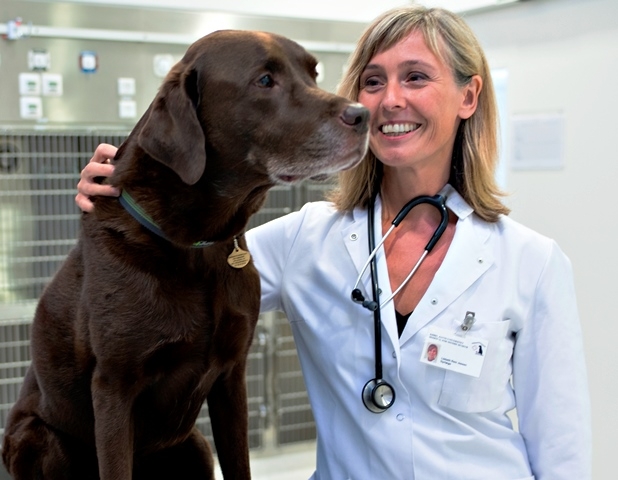 Photo of Dr Lisbeth Rem Jessen with a dog