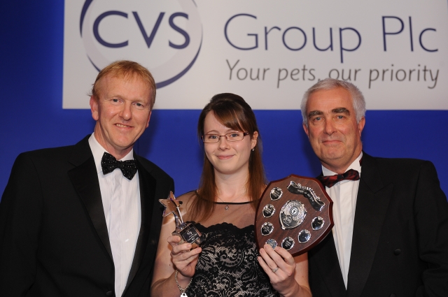Amanda Tucker receiving her award from (left) Tim Davies, Veterinary Director at CVS and (right) Simon Innes (Chief Executive of CVS)