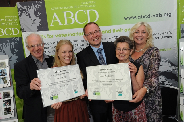 ABCD  Merial Young Scientist Award winners Emily Porter (second left) and Pawe Bczkowski (centre) flanked by Jean-Christophe Thibault (Merial, at left), Karin Moestl (ABCD chair) and Claire Bessant (iCatCare, on the right)