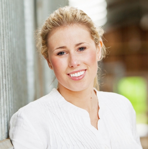 Dee Holdsworth of Dynamic Sports Therapy Adds DEEP OSCILLATION to her tools 