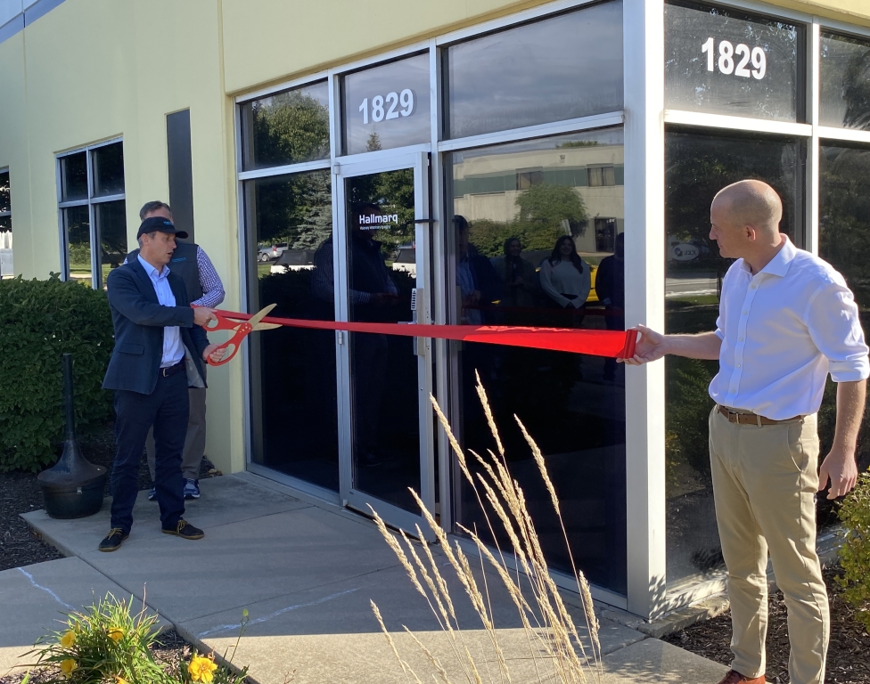 Mick Crosthwaite, CEO Hallmarq Veterinary Imaging, officially opens their new US office premises in Chicago.